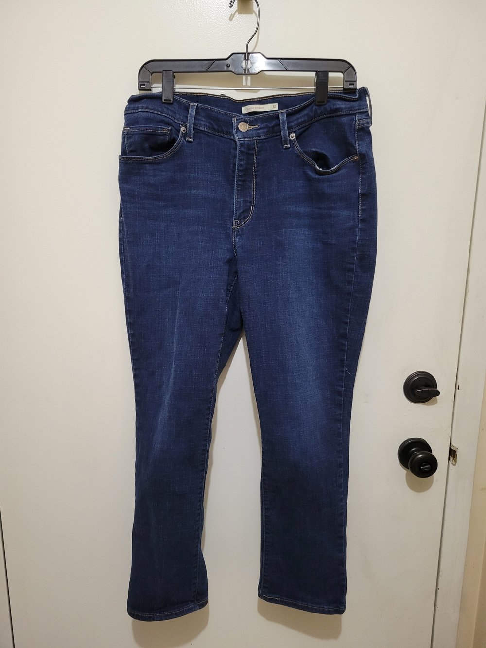 Levi's Women's Classic Straight Leg Jeans in Dark Blue - Size 12